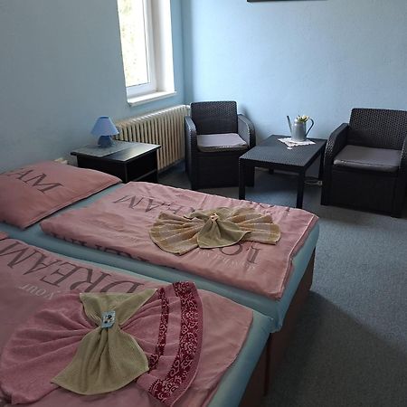 Hotel Kamenny Vrch Chomutov Exteriör bild
