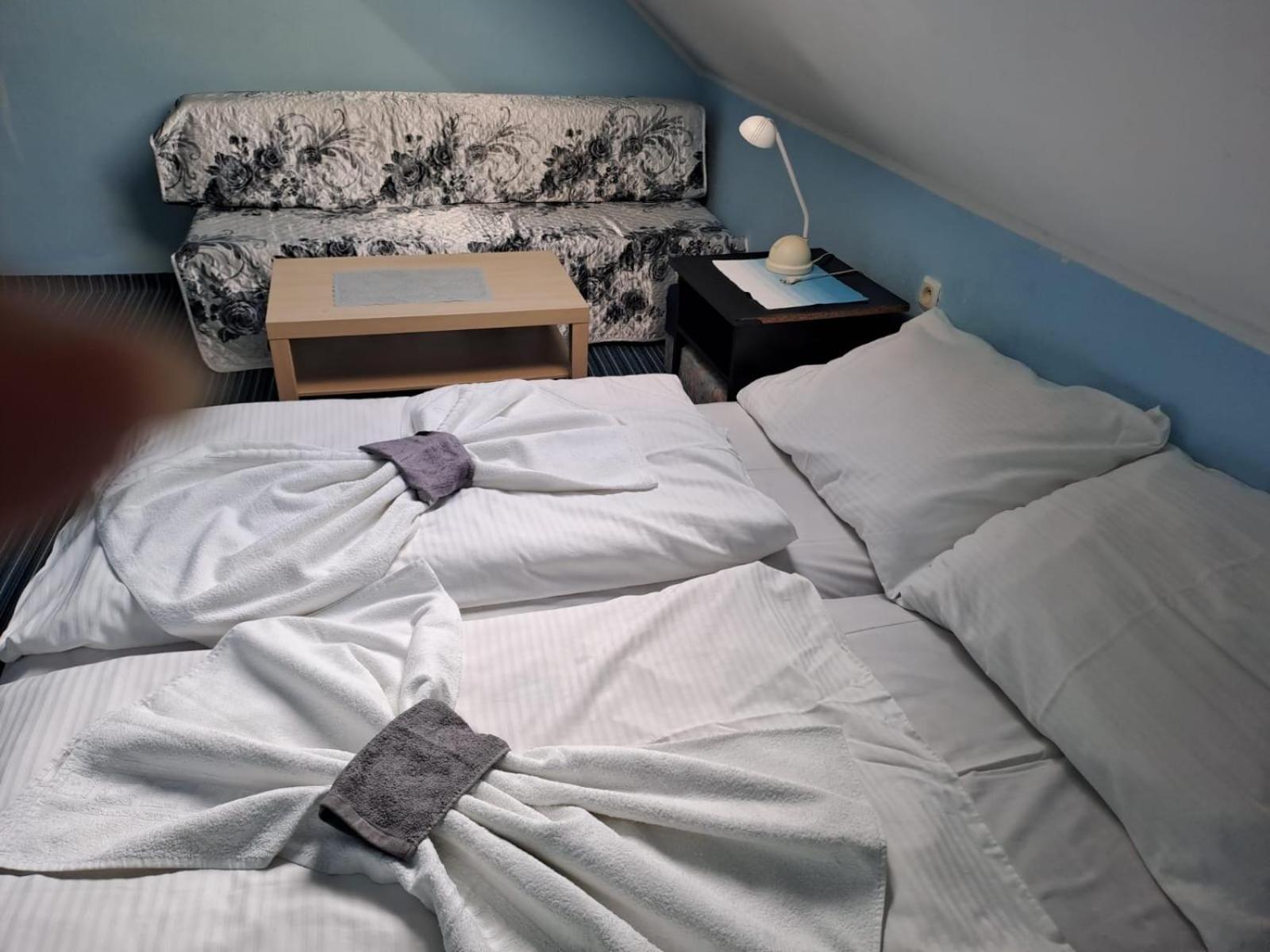 Hotel Kamenny Vrch Chomutov Exteriör bild